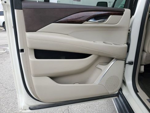 Used 2015 Cadillac Escalade ESV 4WD image 18