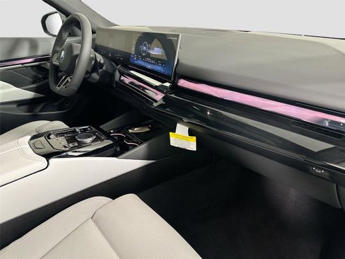 New 2026 BMW i5 eDrive40 w/ M Sport Package RWD image 30