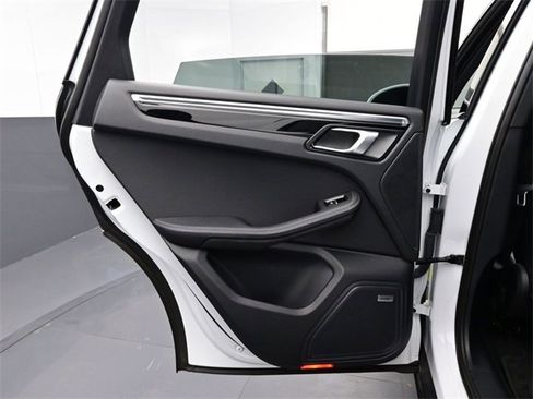 Used 2024 Porsche Macan w/ Premium Plus Package image 13