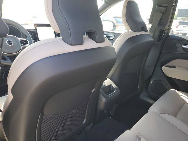 New 2026 Volvo XC60 B5 Plus w/ Protection Package Premier AWD/4WD image 32