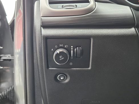Used 2020 Jeep Grand Cherokee Altitude RWD image 19