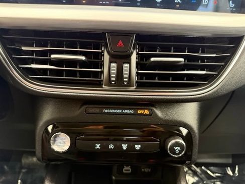 Used 2025 Ford Escape Platinum AWD/4WD image 37