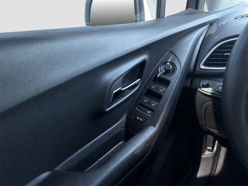 Used 2022 Chevrolet Trax LS w/ Tint and Cruise Package image 25