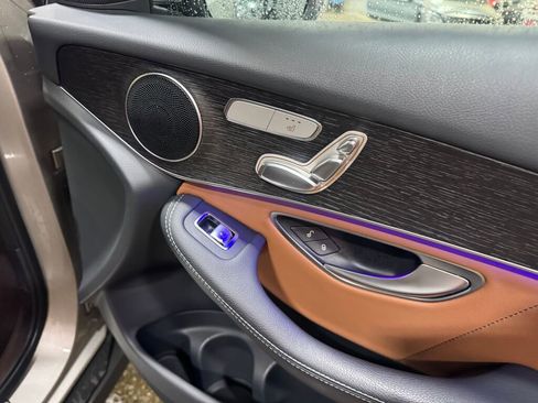 Used 2021 Mercedes-Benz GLC 300 4MATIC image 24