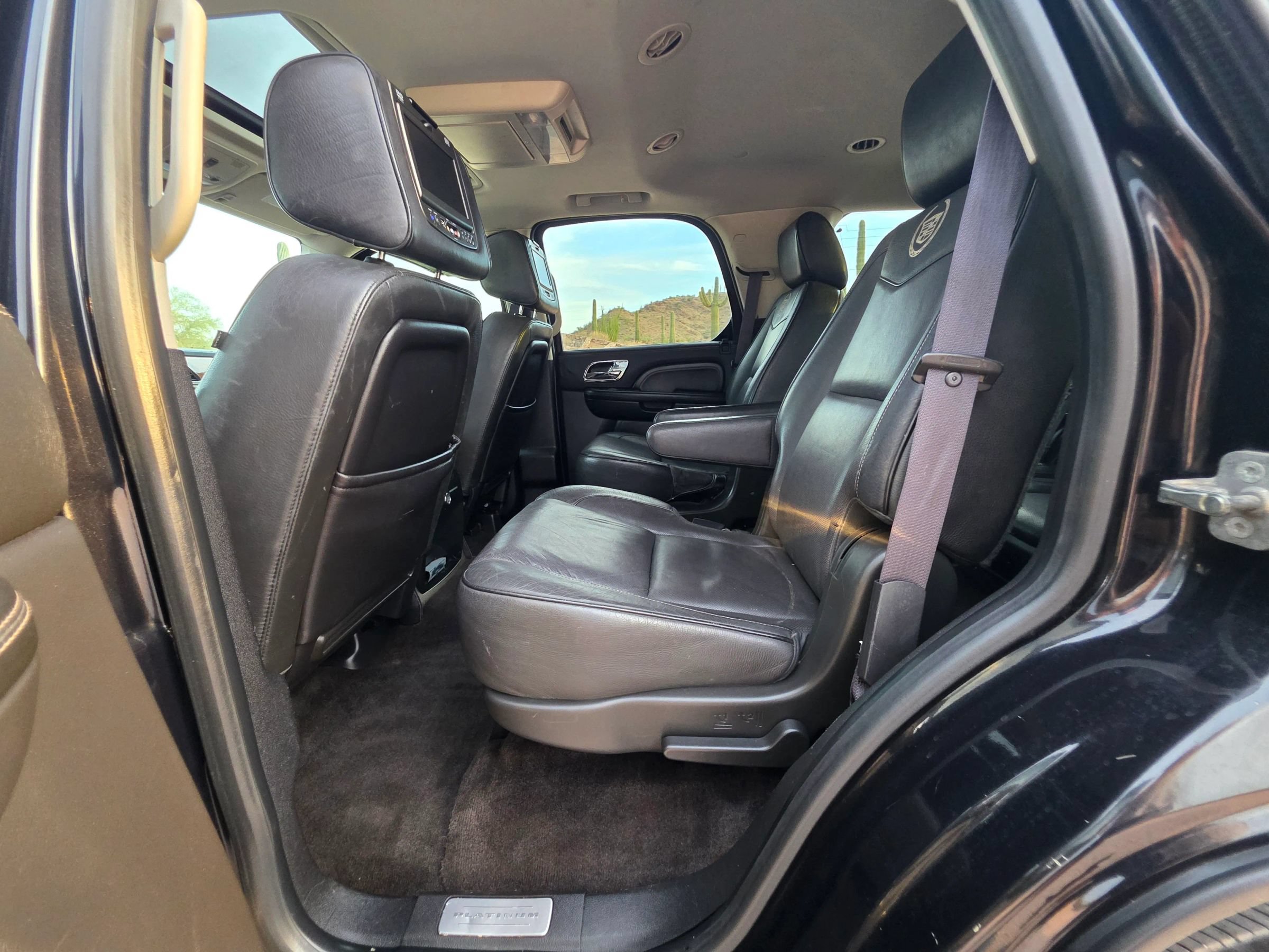 Used 2013 Cadillac Escalade Platinum AWD/4WD image 9