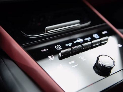 Certified 2025 Porsche Cayenne E-Hybrid AWD/4WD image 27