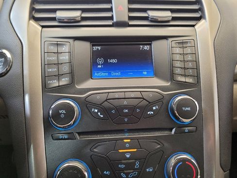 Used 2018 Ford Fusion SE image 25