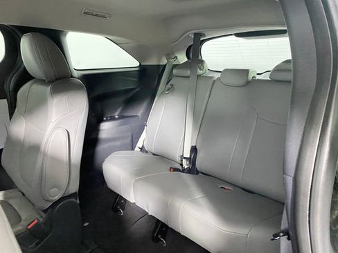 Used 2025 Toyota Sienna XLE FWD image 14