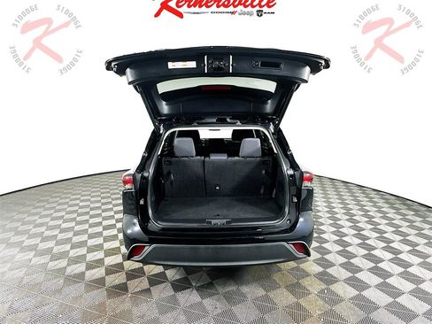 Used 2024 Toyota Highlander LE image 28