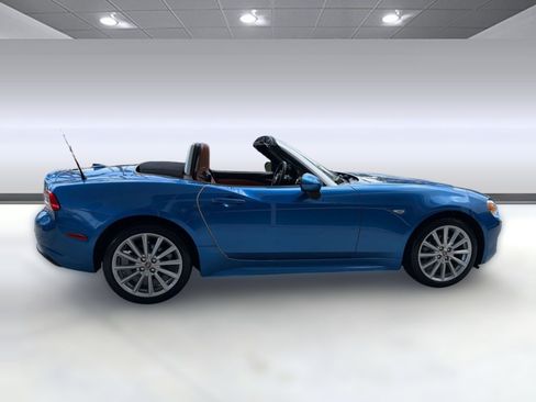 Used 2017 FIAT 124 Spider Lusso RWD image 8