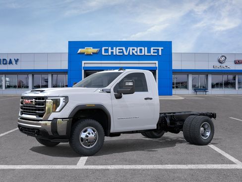 New 2026 GMC Sierra 3500 Pro AWD/4WD image 2