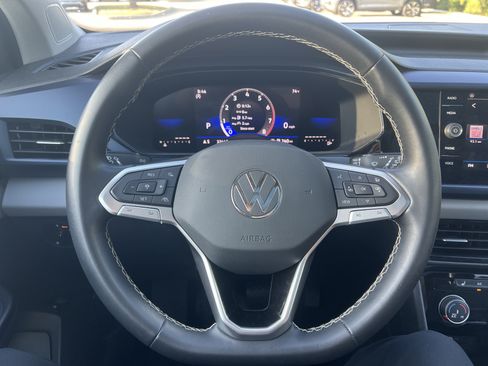 Used 2023 Volkswagen Taos SE w/ Panoramic Sunroof Package FWD image 15
