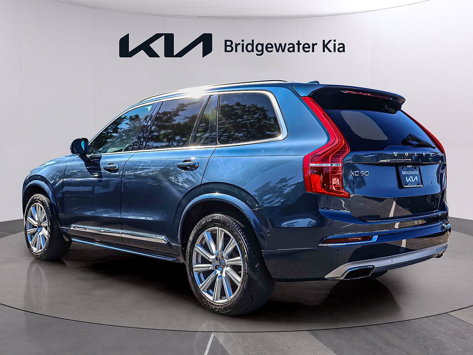 Used 2018 Volvo XC90 T6 Inscription w/ Convenience Package AWD/4WD image 4