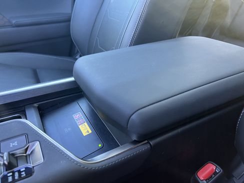 Used 2024 Lexus GX 550 w/ Accessory Package (2T) image 24