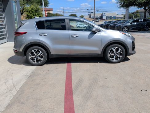 Used 2021 Kia Sportage LX FWD image 11