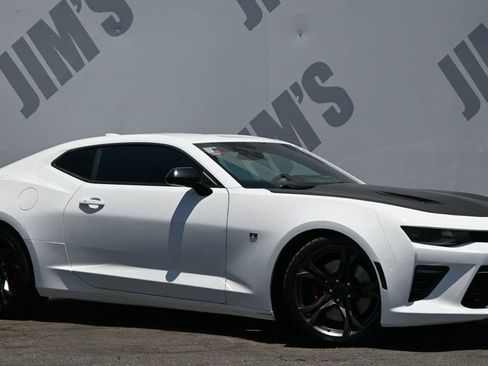 Used 2017 Chevrolet Camaro SS RWD image 3