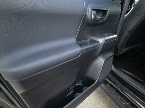 Used 2019 Toyota Tacoma Limited image 16