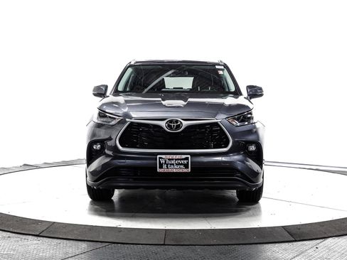 Certified 2023 Toyota Highlander XLE image 2
