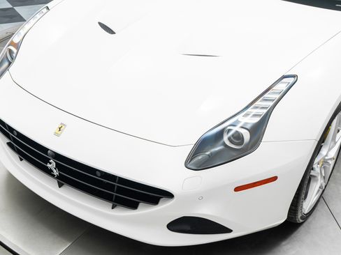 Used 2015 Ferrari California T image 45