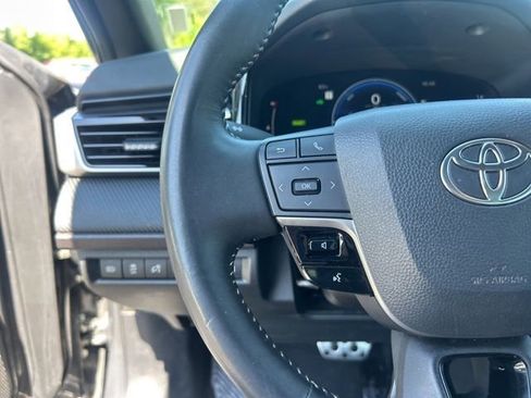 Used 2025 Toyota Camry SE FWD image 20