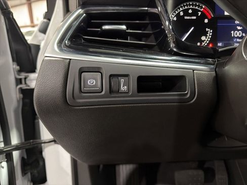 Used 2023 Cadillac XT6 Premium Luxury image 16