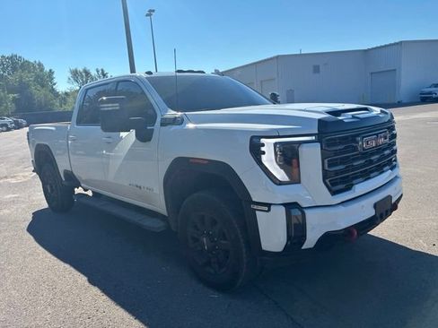 Used 2024 GMC Sierra 2500 AT4 w/ Technology Package AWD/4WD image 6