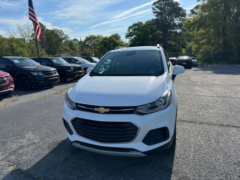 Used 2021 Chevrolet Trax LT w/ Premium Seat Package image 8