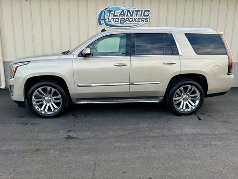 Used 2015 Cadillac Escalade Luxury image 2