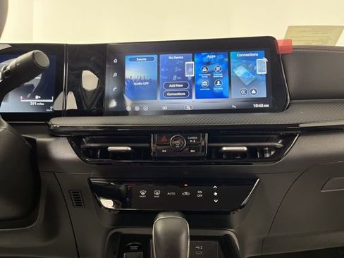 New 2026 Nissan Kicks SR image 24