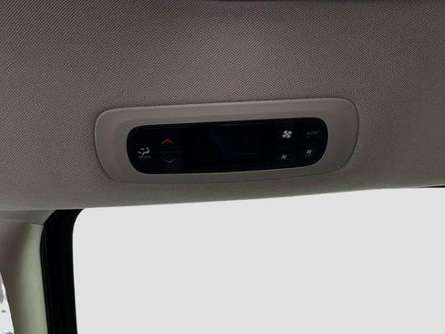 Used 2023 Chrysler Pacifica Touring-L image 24