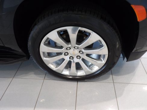 Used 2021 Chevrolet Suburban Premier AWD/4WD image 31