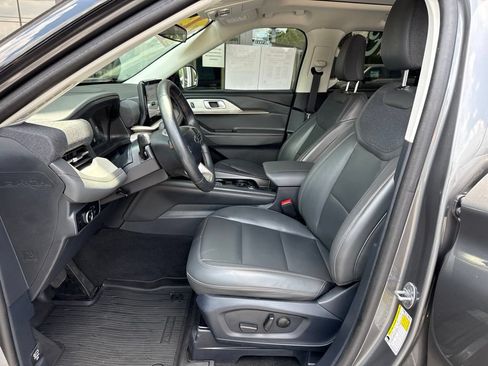 Used 2025 Ford Explorer Active w/ Active Comfort Package AWD/4WD image 21