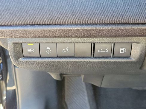 Used 2025 Toyota Camry LE image 32