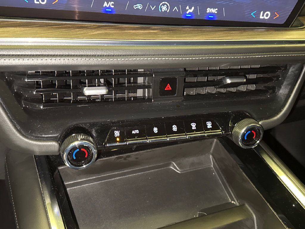 Used 2025 Chevrolet Suburban LS RWD image 30
