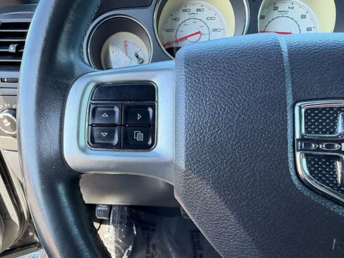 Used 2011 Dodge Challenger image 29