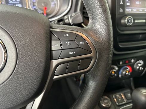 Used 2020 Jeep Cherokee Sport AWD/4WD image 16