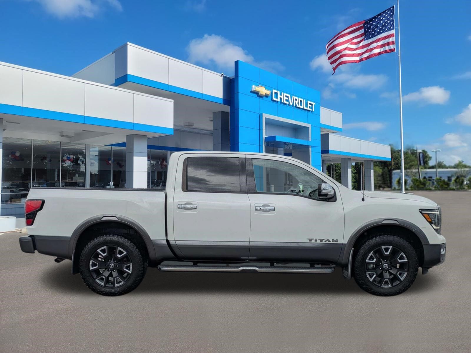 Used 2021 Nissan Titan Platinum Reserve w/ Moonroof Package AWD/4WD image 2