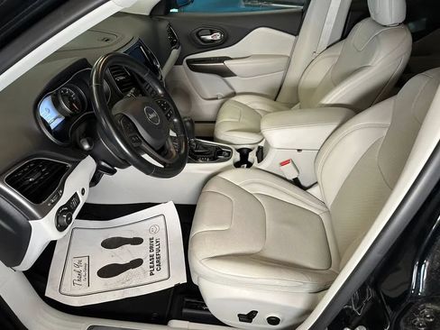 Used 2020 Jeep Cherokee Limited w/ Technology Group AWD/4WD image 19