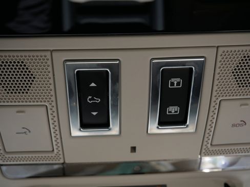 Used 2023 Land Rover Defender 110 SE AWD/4WD image 30