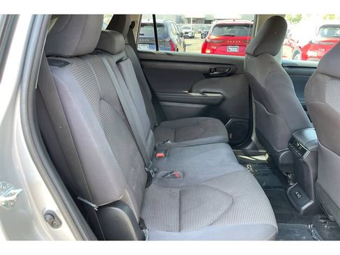 Used 2021 Toyota Highlander L FWD image 19