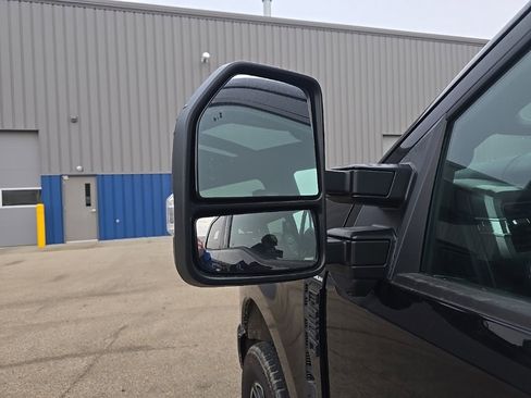 Used 2025 Ford F250 Platinum image 6