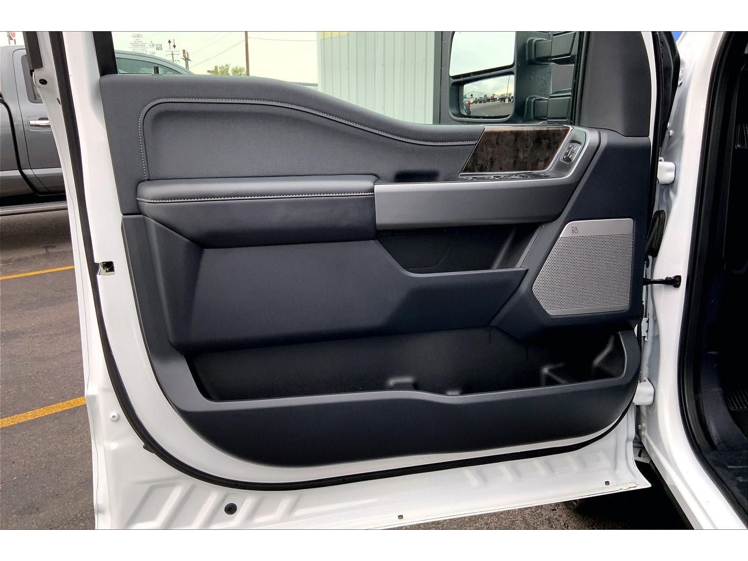 Used 2025 Ford F350 Lariat AWD/4WD image 24