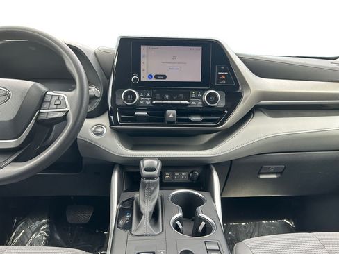 Used 2023 Toyota Highlander L FWD image 12