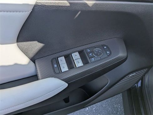 New 2025 Mitsubishi Outlander SE image 13