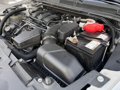 Used 2019 Ford Taurus Limited image 32