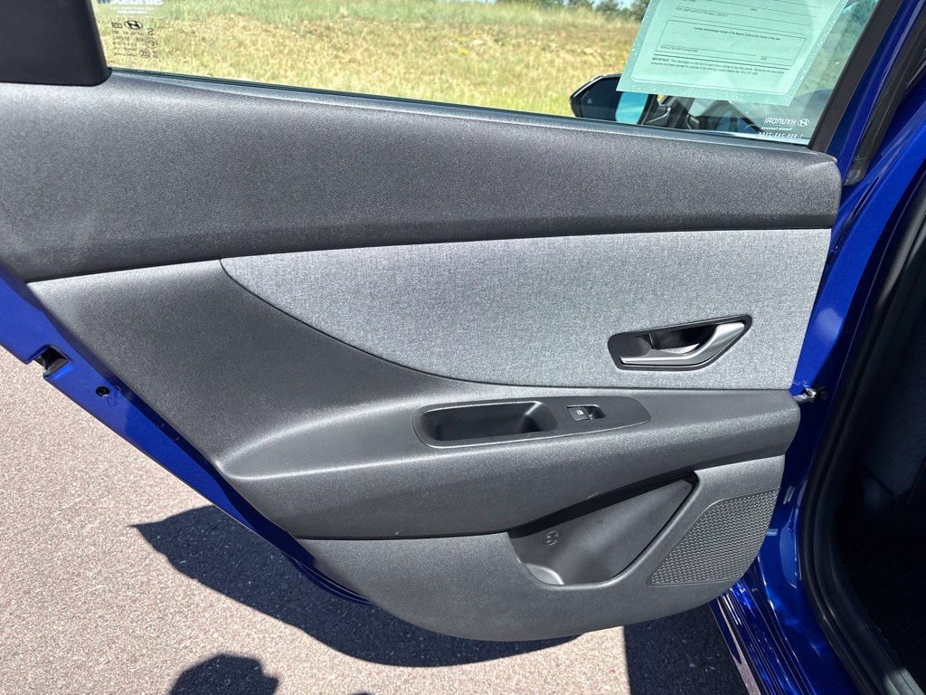 Certified 2025 Hyundai Elantra Limited FWD image 12