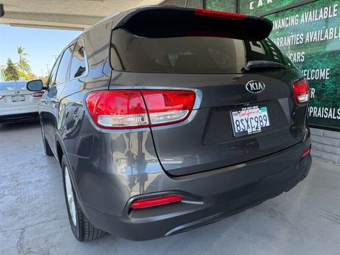 Used 2017 Kia Sorento FWD image 6