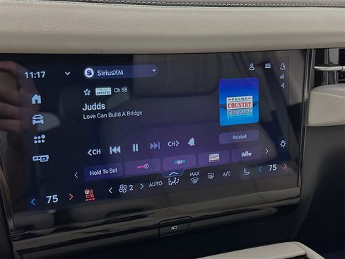 Used 2025 Lincoln Navigator Reserve image 15