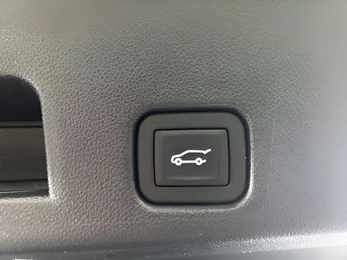 Used 2025 Buick Enclave Avenir AWD/4WD image 14