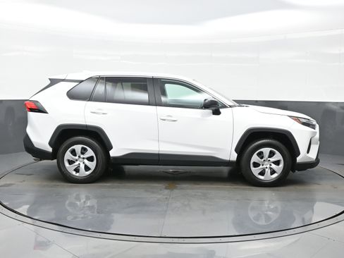 Used 2024 Toyota RAV4 LE image 7